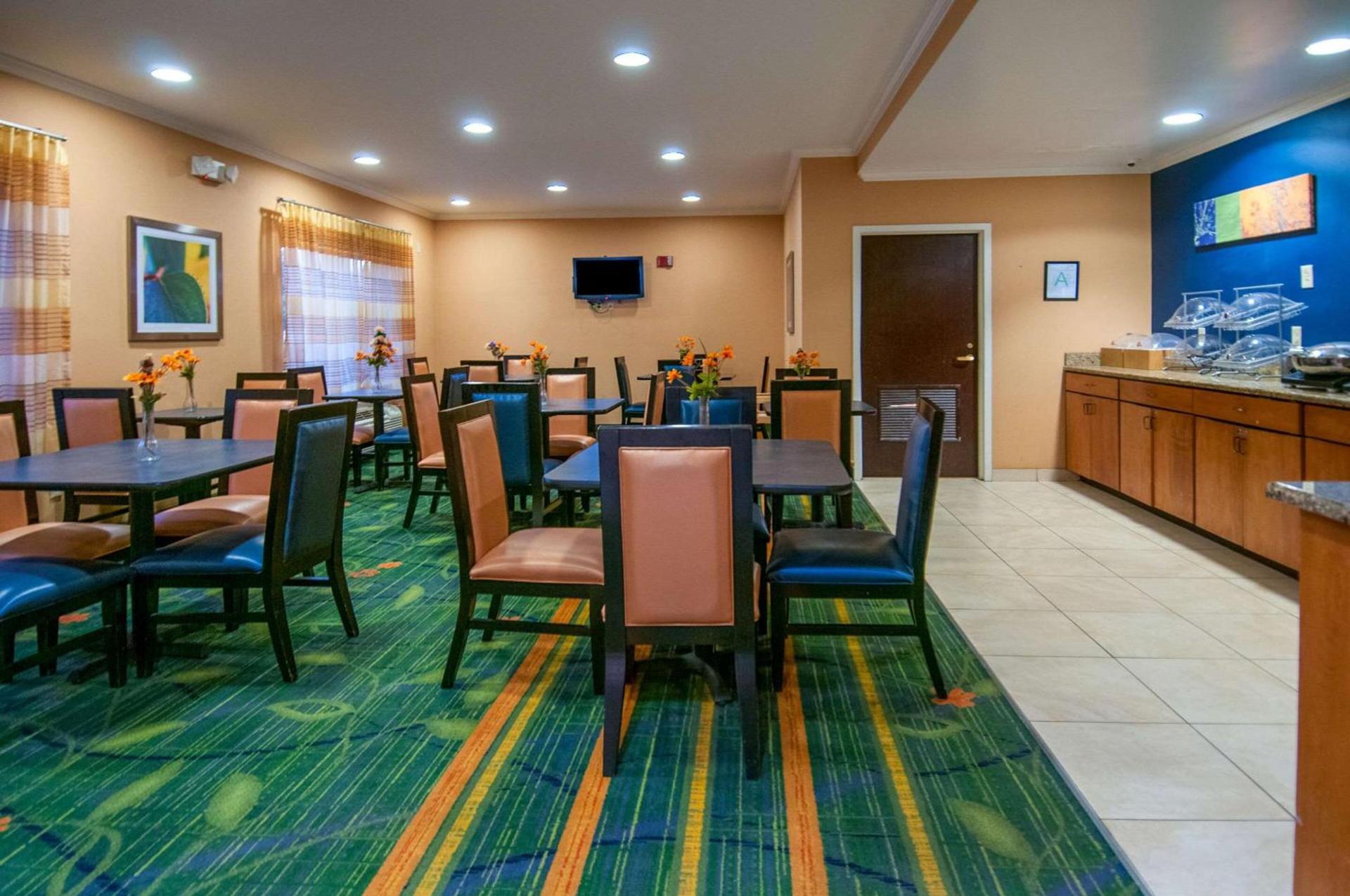 Quality Inn & Suites photo 26