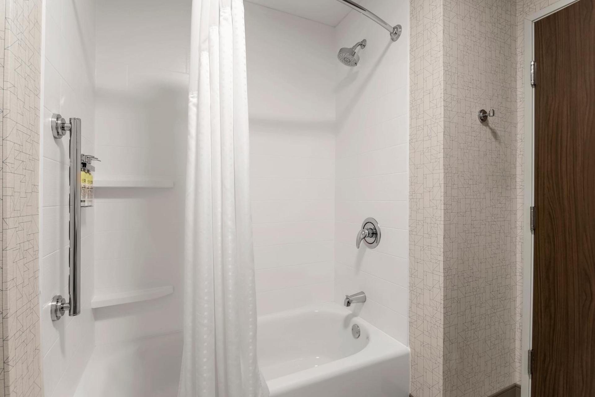 Holiday Inn Express & Suites Chicago O'Hare Airport by IHG photo 34