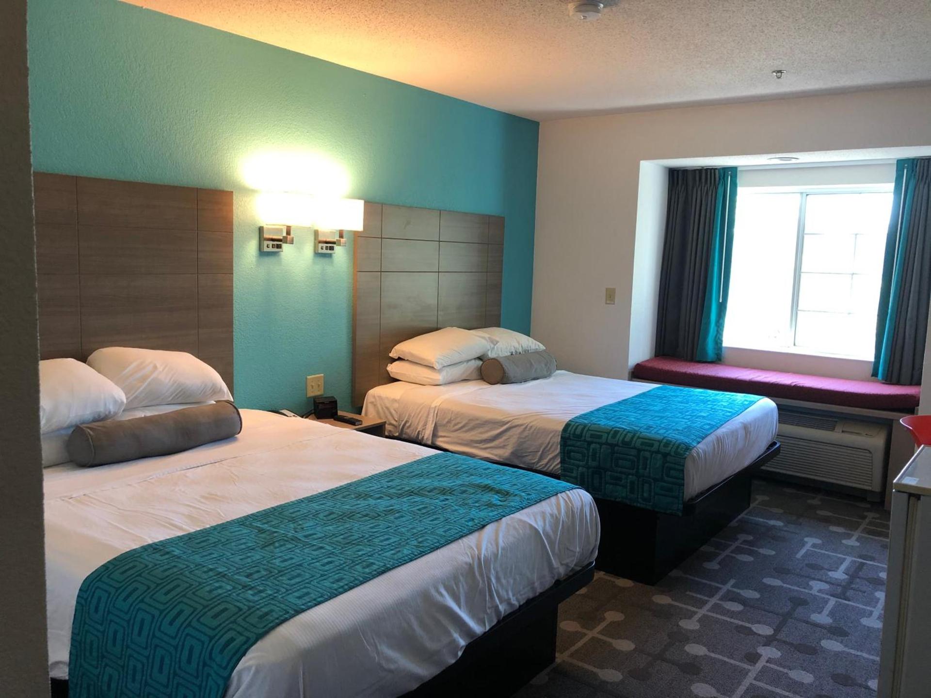 Red Lion Inn & Suites Elk Grove Village photo 14