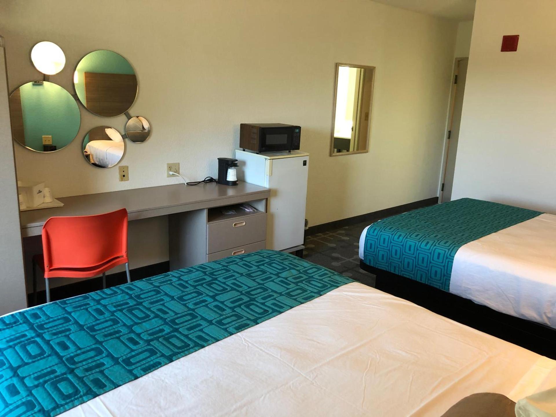 Red Lion Inn & Suites Elk Grove Village photo 9
