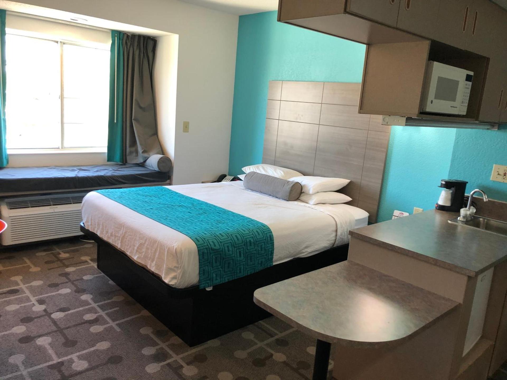 Red Lion Inn & Suites Elk Grove Village photo 13