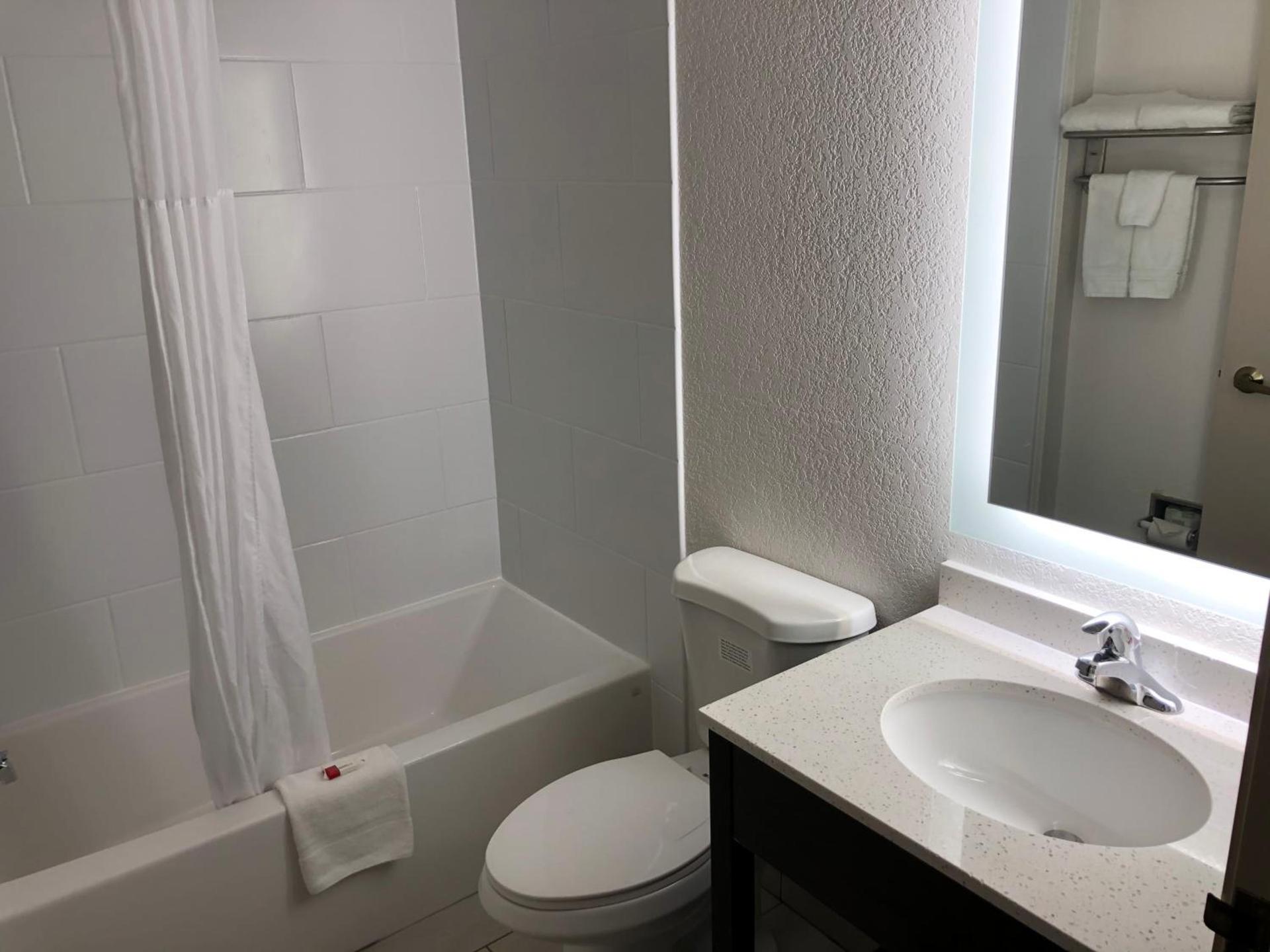 Red Lion Inn & Suites Elk Grove Village photo 20