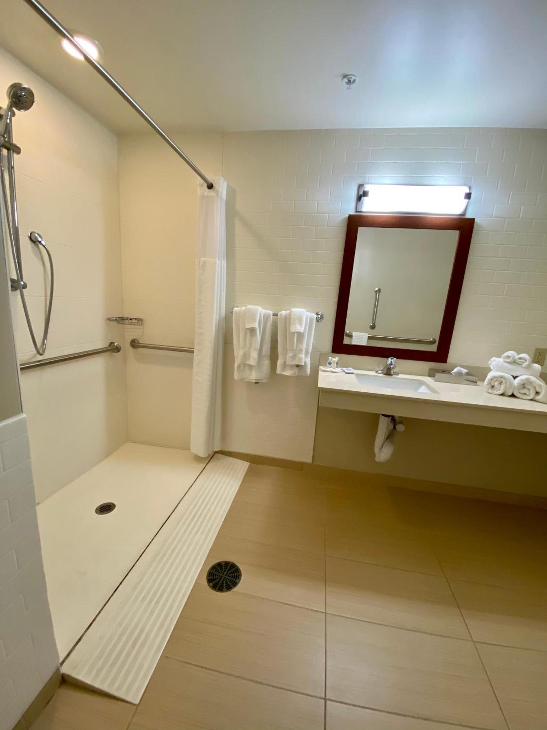 Comfort Suites Manheim - Lancaster photo 37