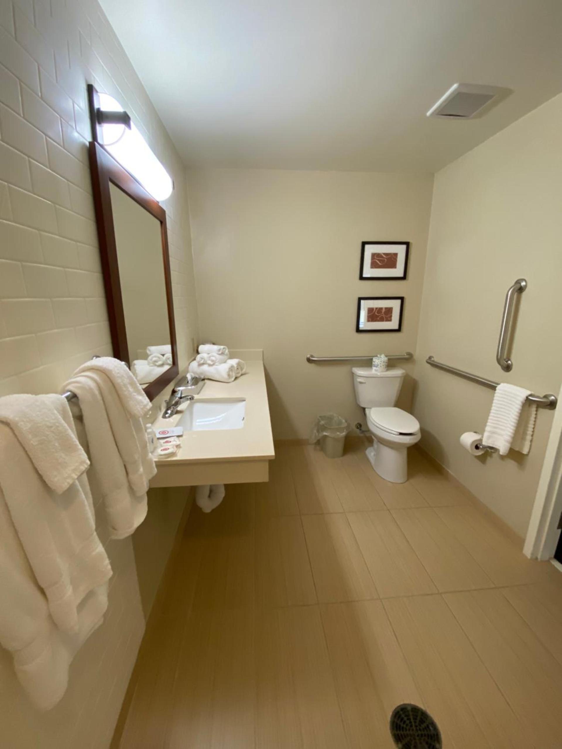 Comfort Suites Manheim - Lancaster photo 38