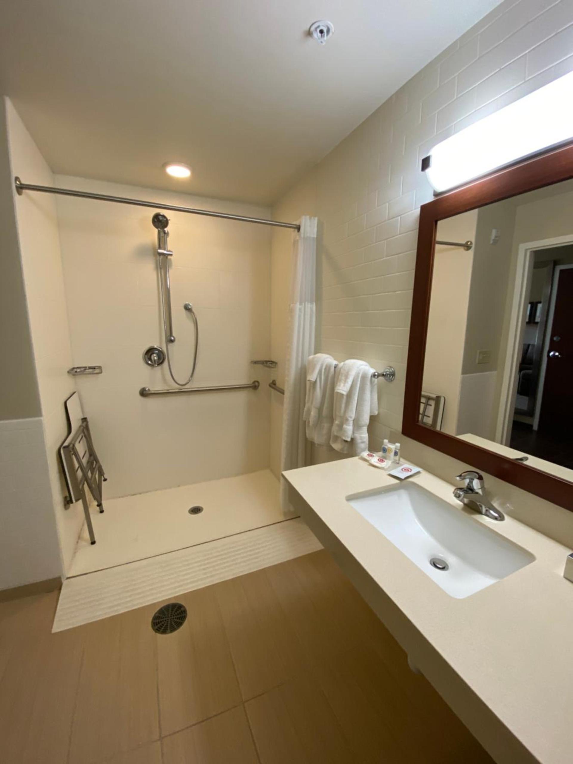 Comfort Suites Manheim - Lancaster photo 39