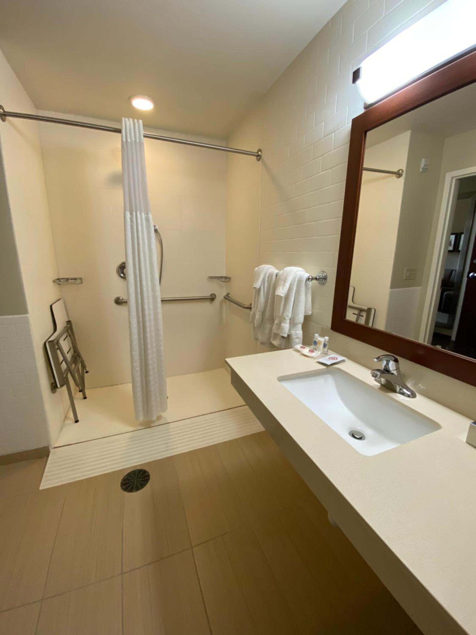 Comfort Suites Manheim - Lancaster photo 40
