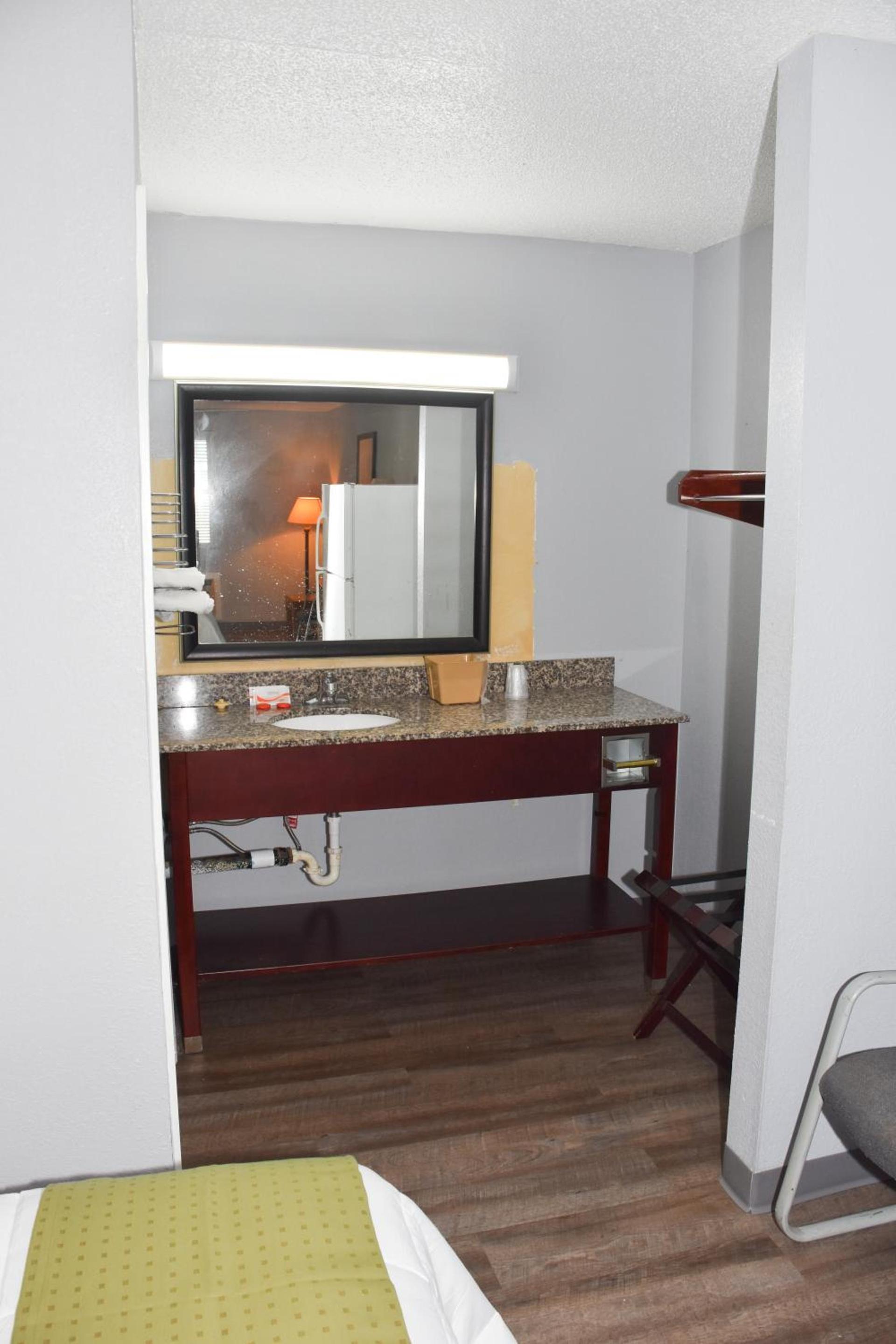 Lake Marion Inn photo 24