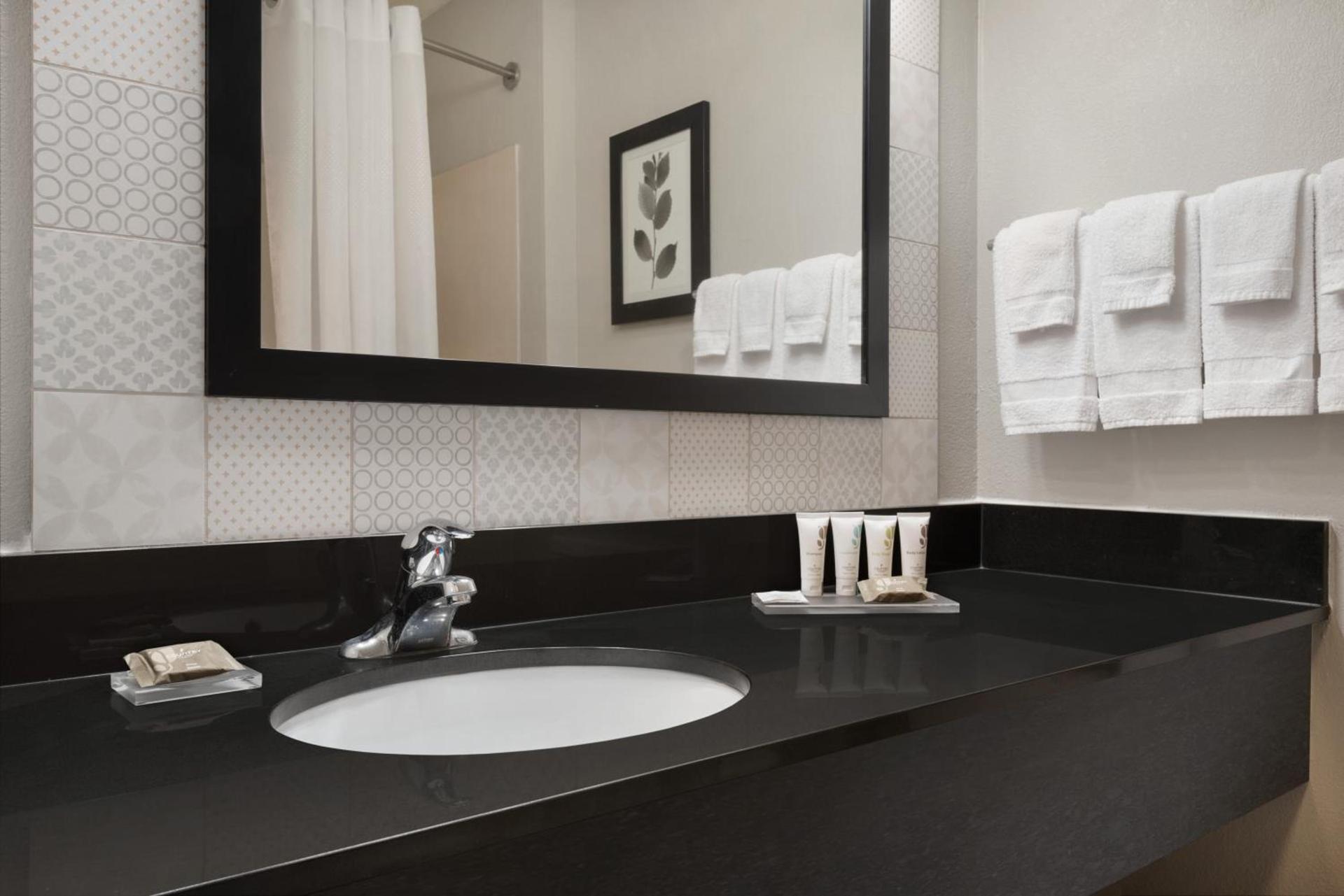Country Inn & Suites by Radisson, Brookings photo 54