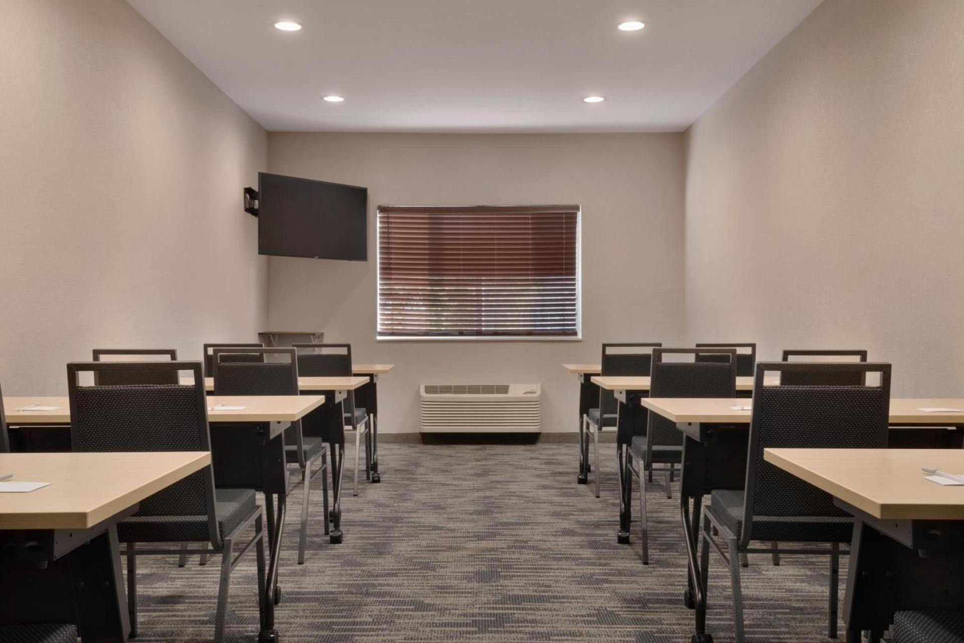 Country Inn & Suites by Radisson, Brookings photo 50
