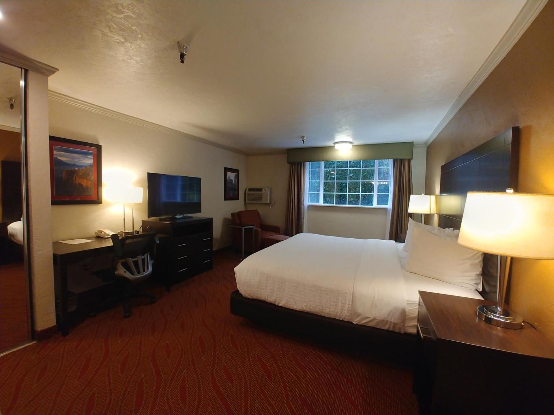 Best Western Plus Parkway Inn photo 47