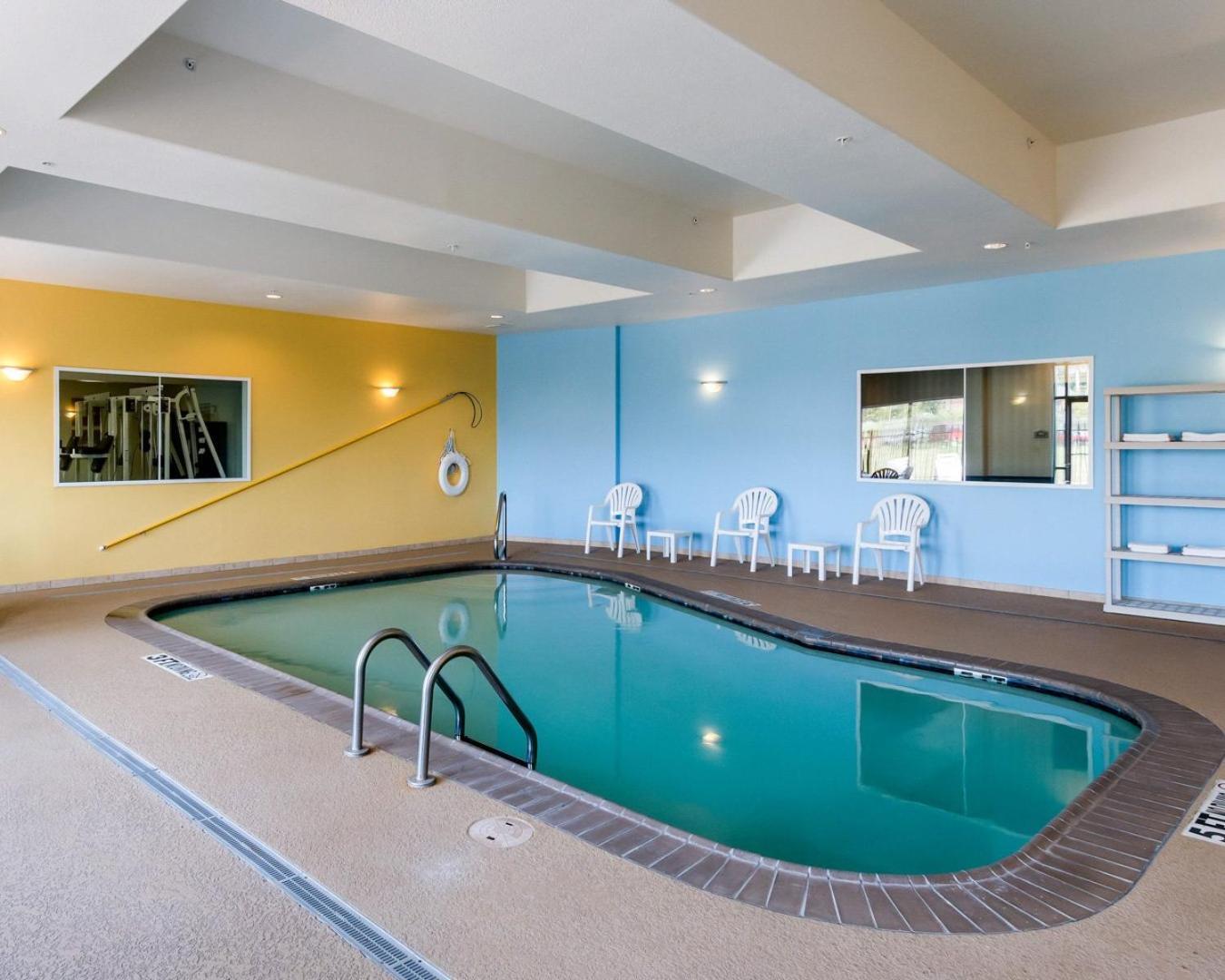 Comfort Suites Palestine photo 35