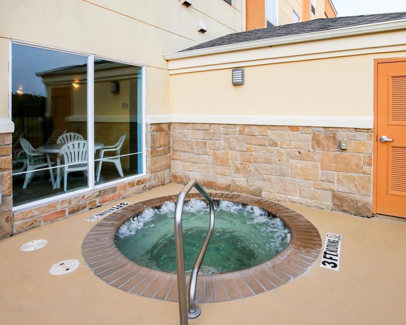 Comfort Suites Palestine photo 34
