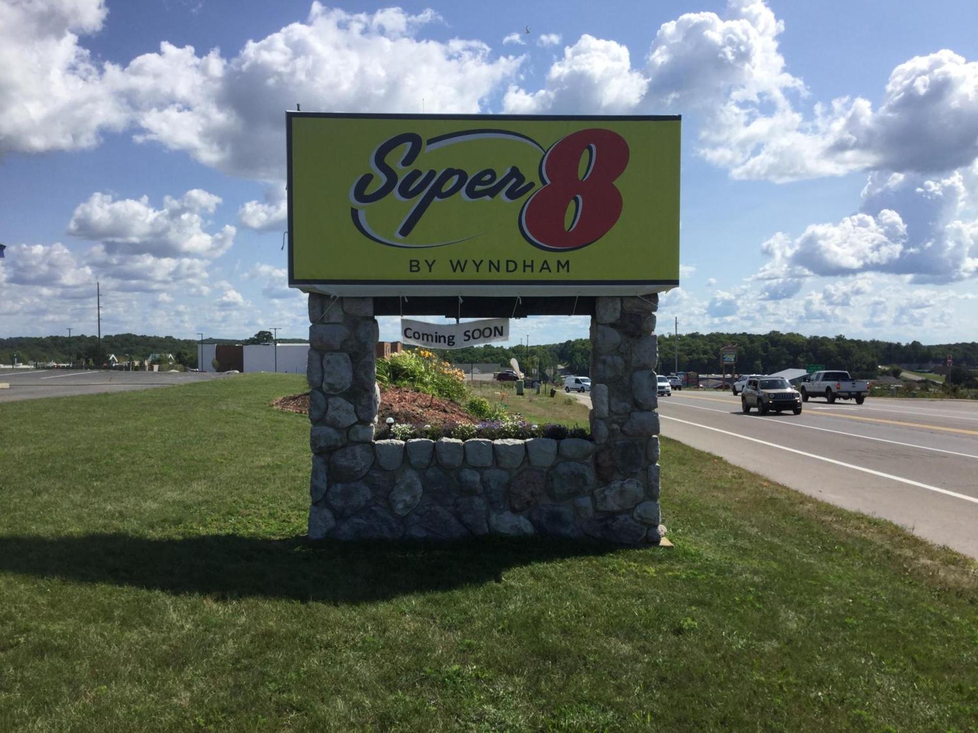 Super 8 by Wyndham Petoskey photo 4