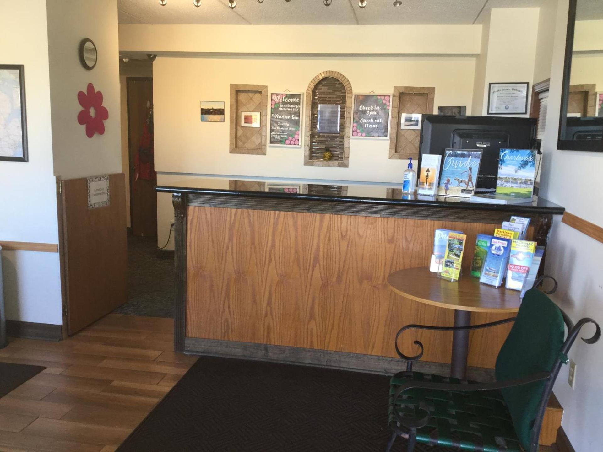 Super 8 by Wyndham Petoskey photo 9