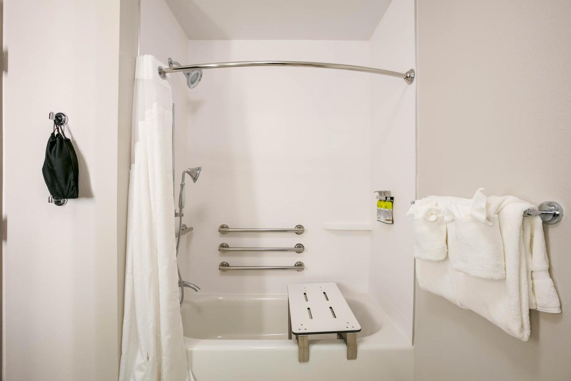 Holiday Inn Express & Suites Jacksonville - Town Center by IHG photo 6