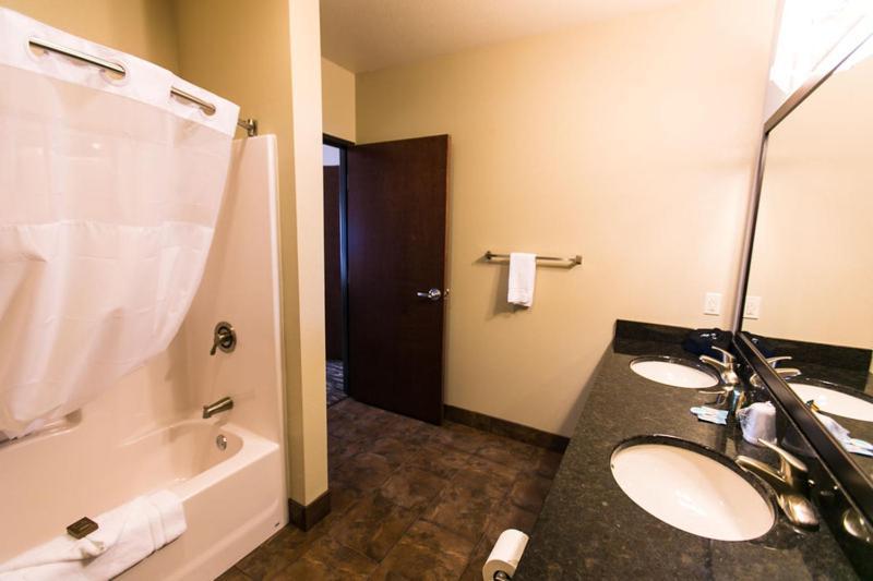 Roosevelt Inn & Suites photo 27