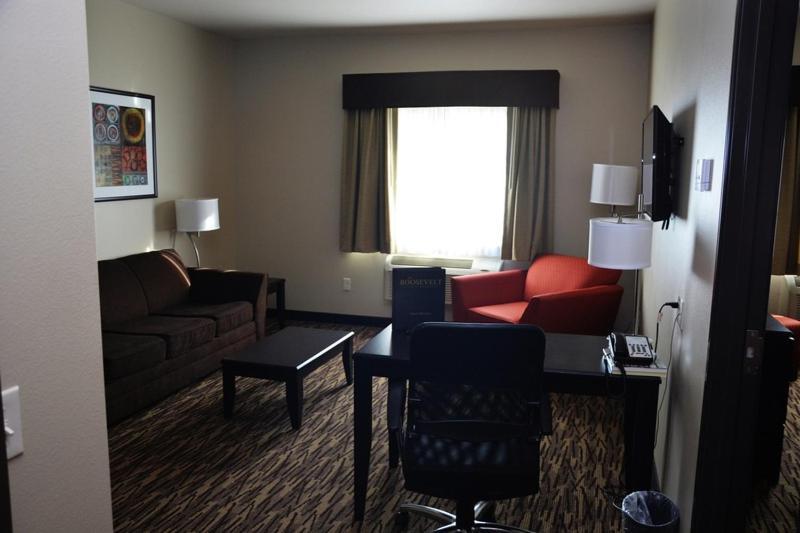 Roosevelt Inn & Suites photo 47
