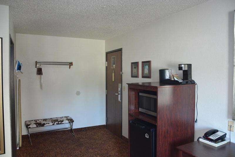 Roosevelt Inn & Suites photo 36