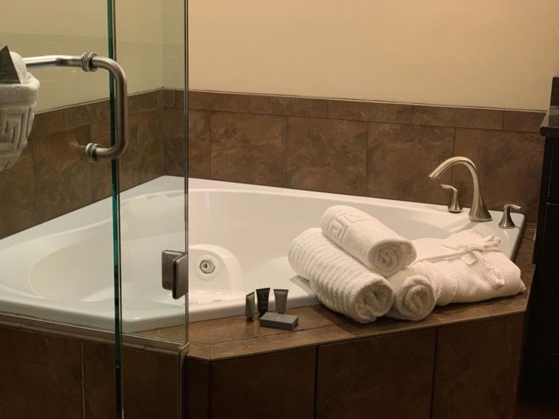 Roosevelt Inn & Suites photo 2