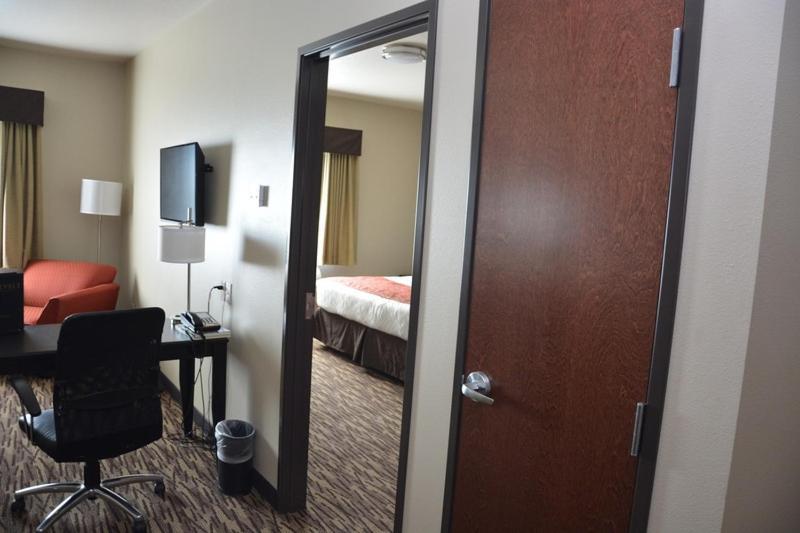 Roosevelt Inn & Suites photo 11