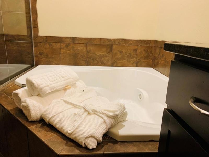Roosevelt Inn & Suites photo 4