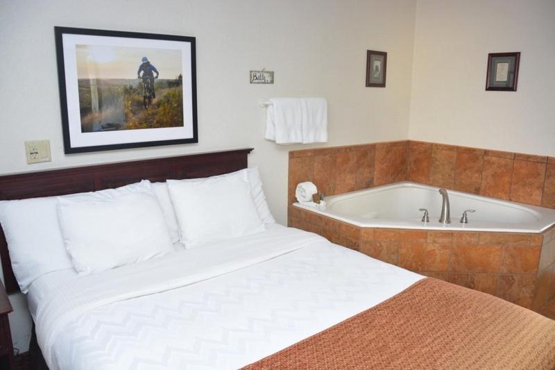 Roosevelt Inn & Suites photo 28