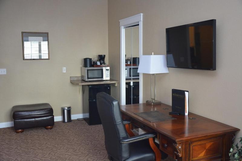 Roosevelt Inn & Suites photo 39