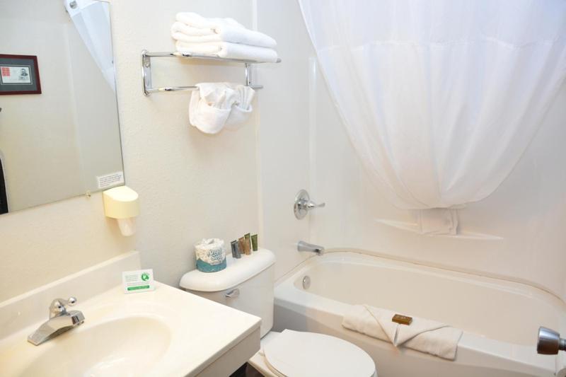 Roosevelt Inn & Suites photo 12