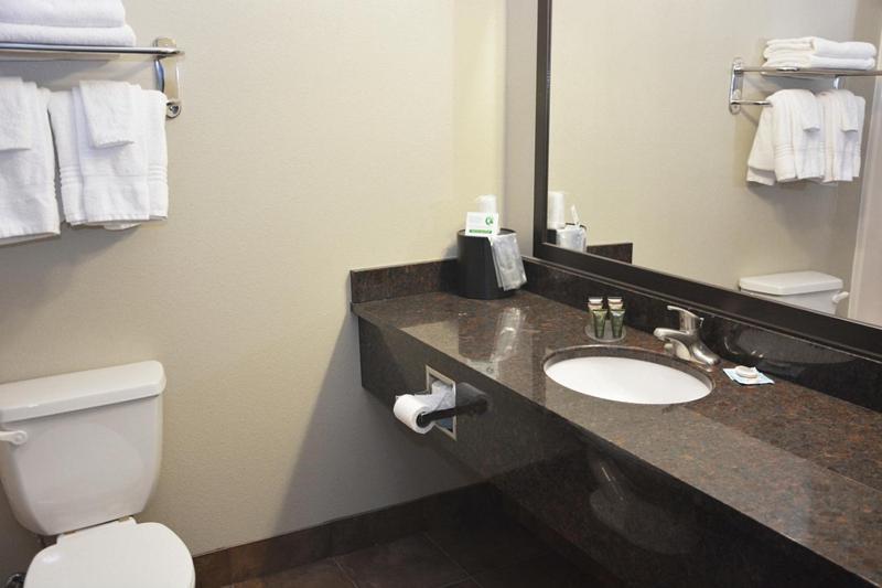 Roosevelt Inn & Suites photo 3