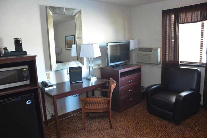 Roosevelt Inn & Suites photo 33
