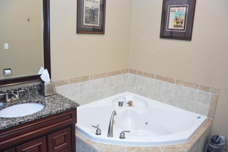 Roosevelt Inn & Suites photo 5