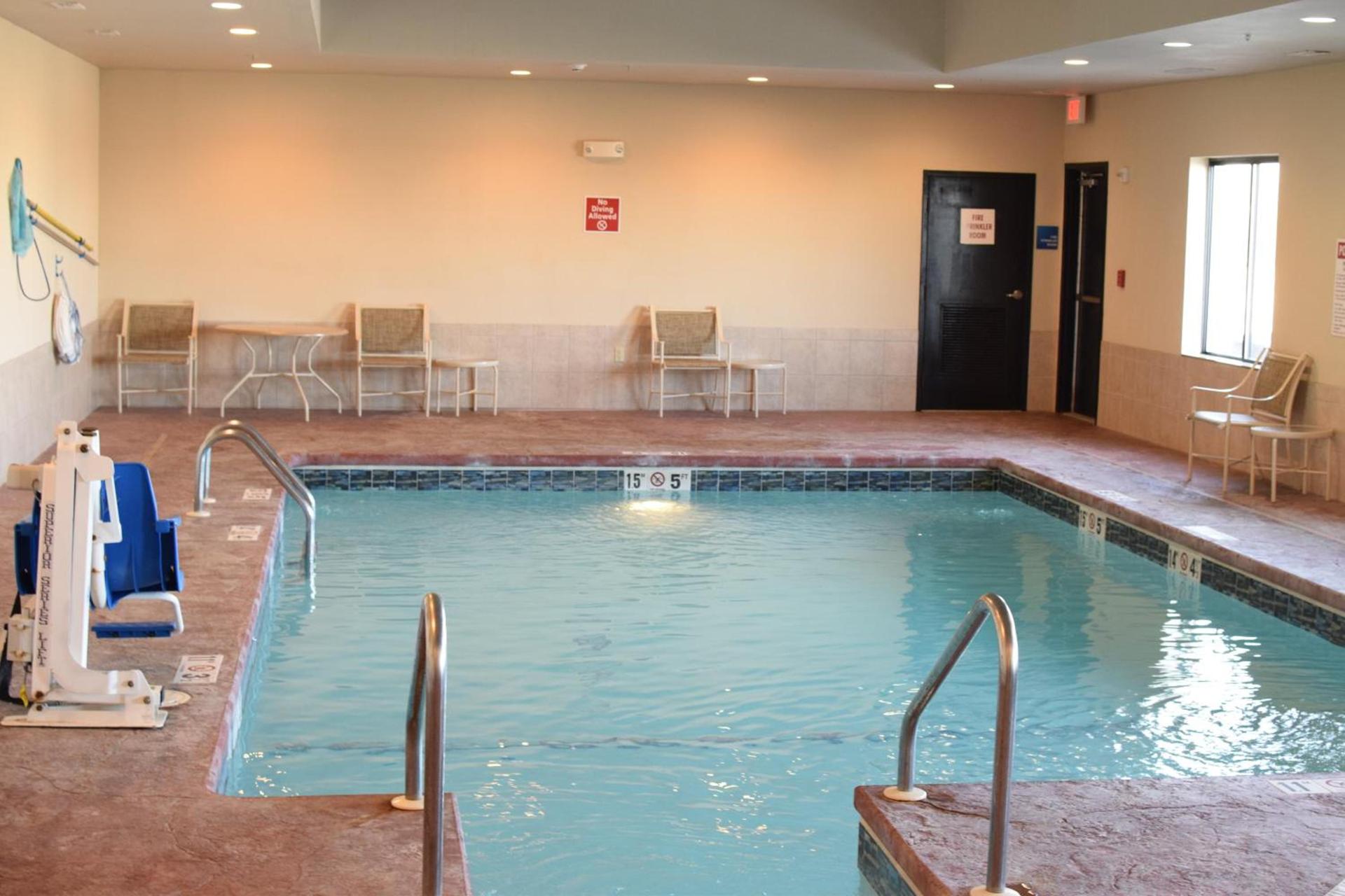 Holiday Inn Express Pratt by IHG photo 10