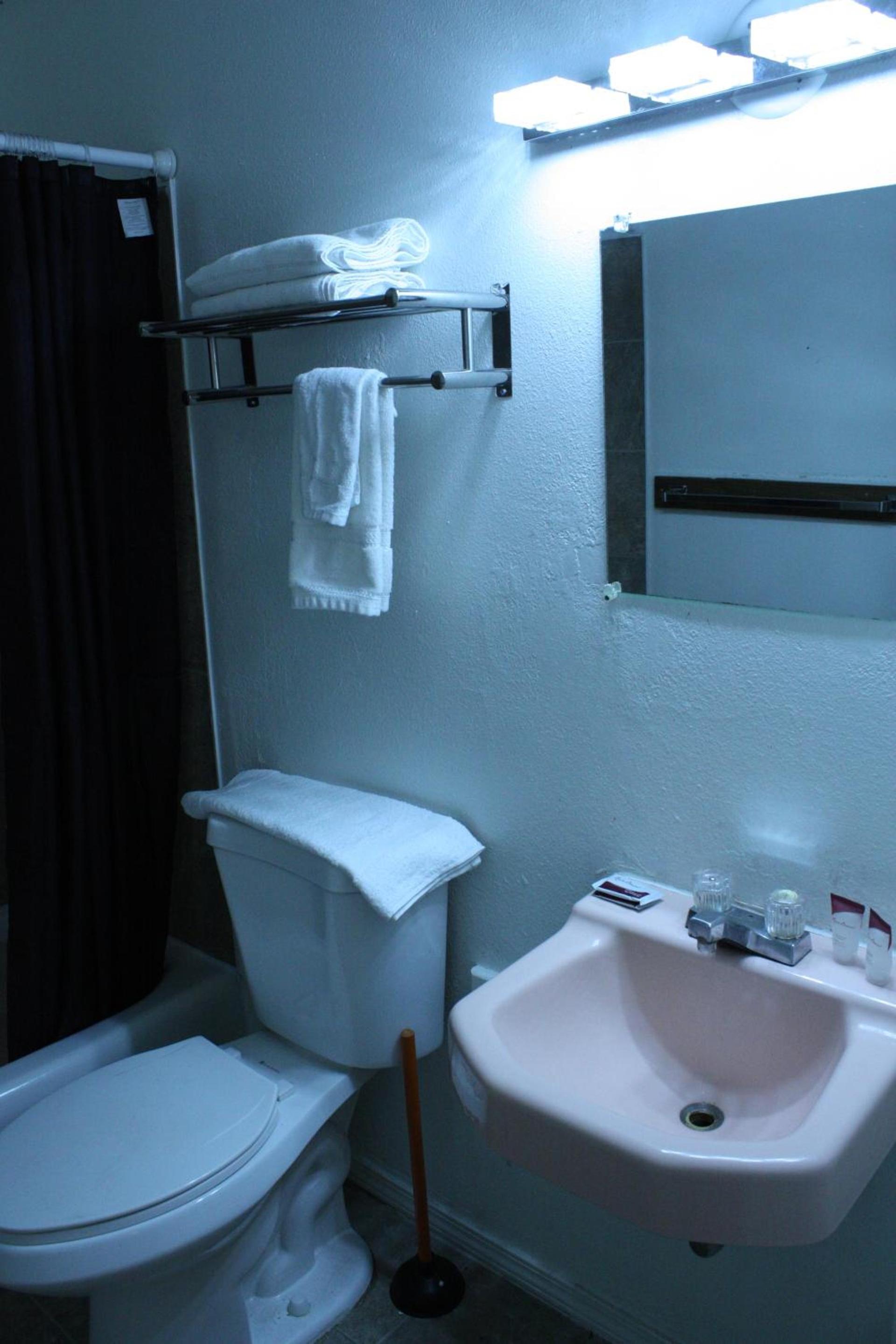 Nampa Downtown Inn photo 13