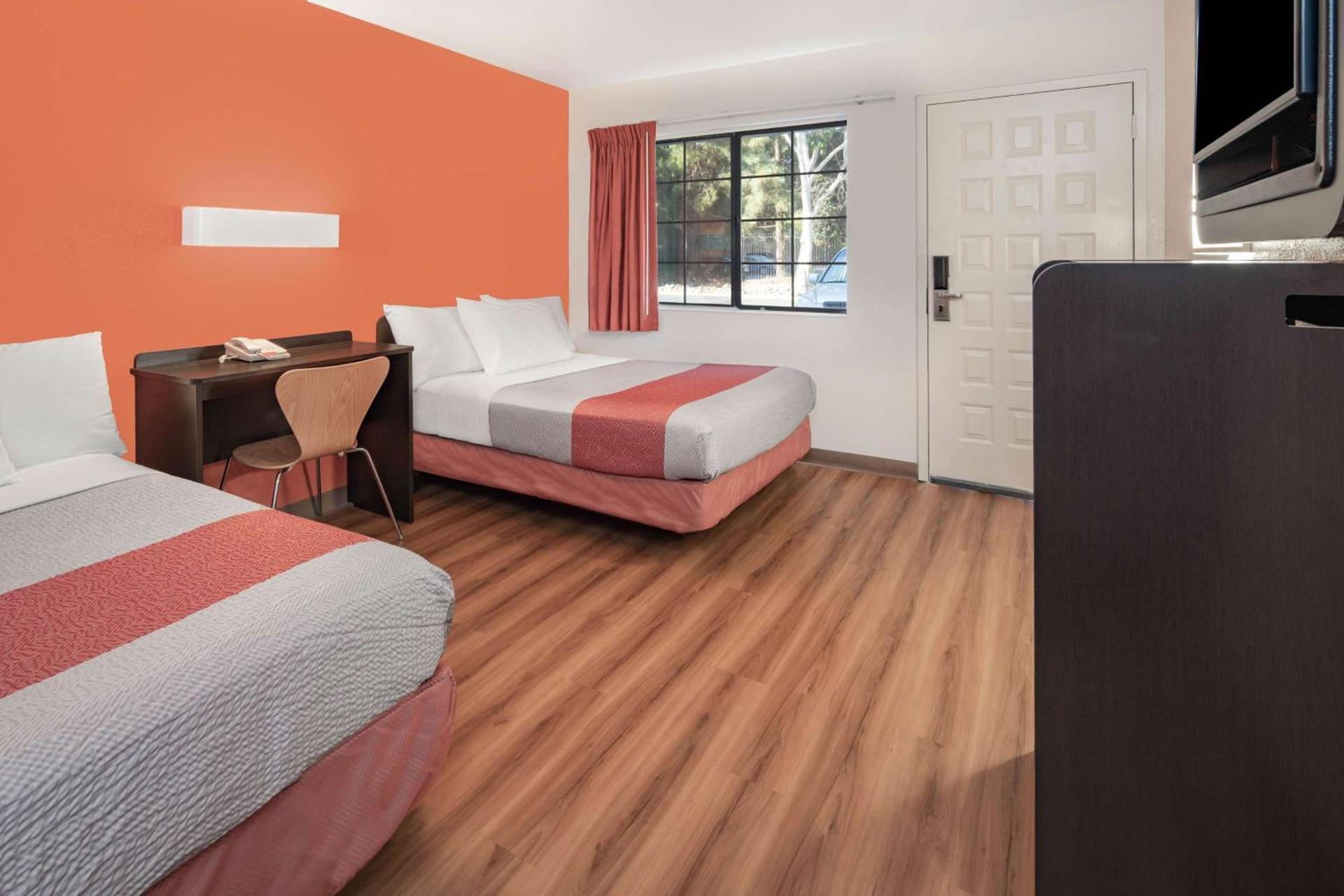 Motel 6-Thousand Oaks, CA photo 11