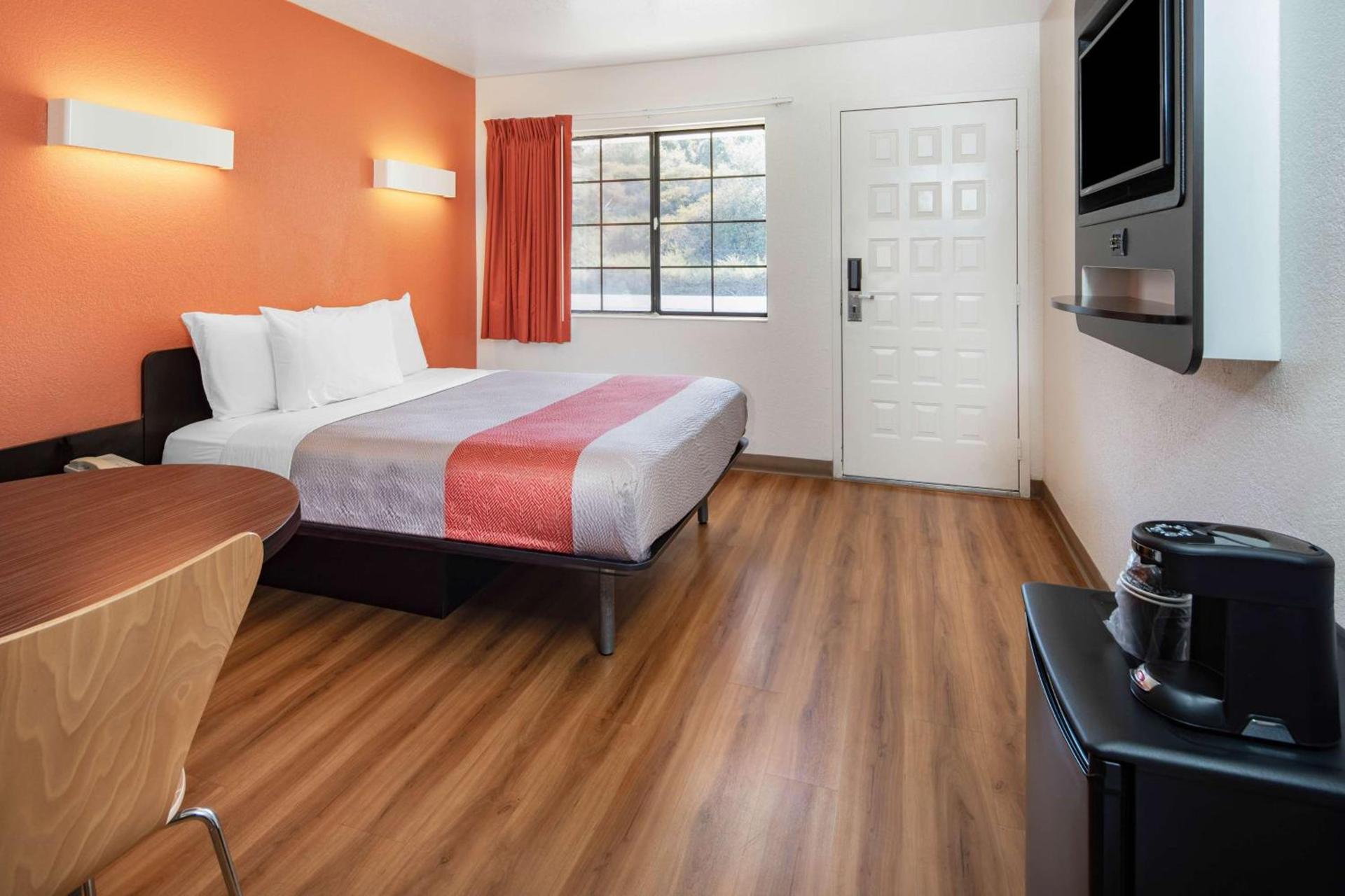 Motel 6-Thousand Oaks, CA photo 5
