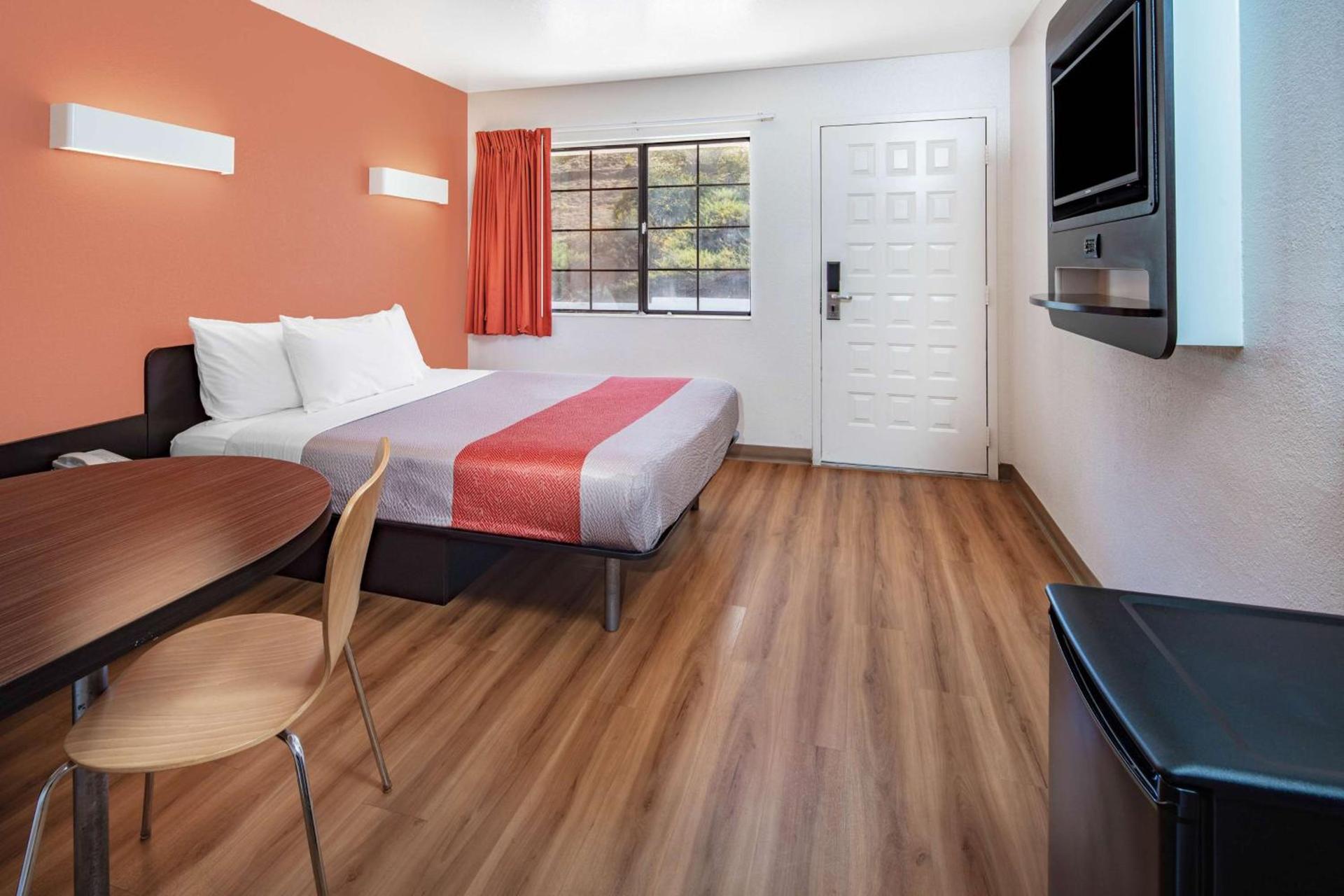 Motel 6-Thousand Oaks, CA photo 7