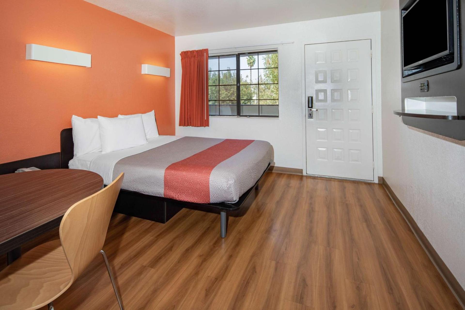 Motel 6-Thousand Oaks, CA photo 9