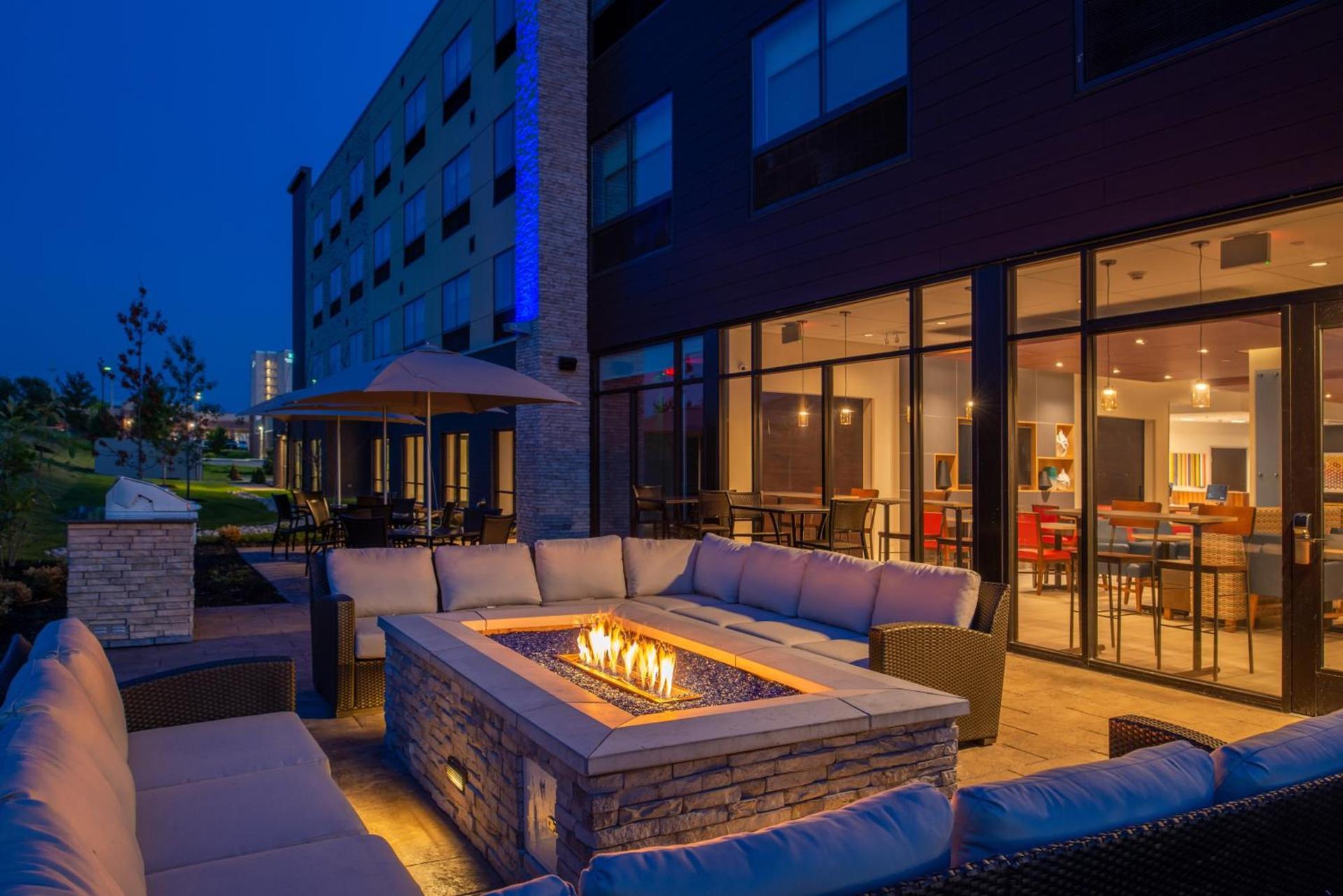 Holiday Inn Express & Suites - Olathe West by IHG photo 13