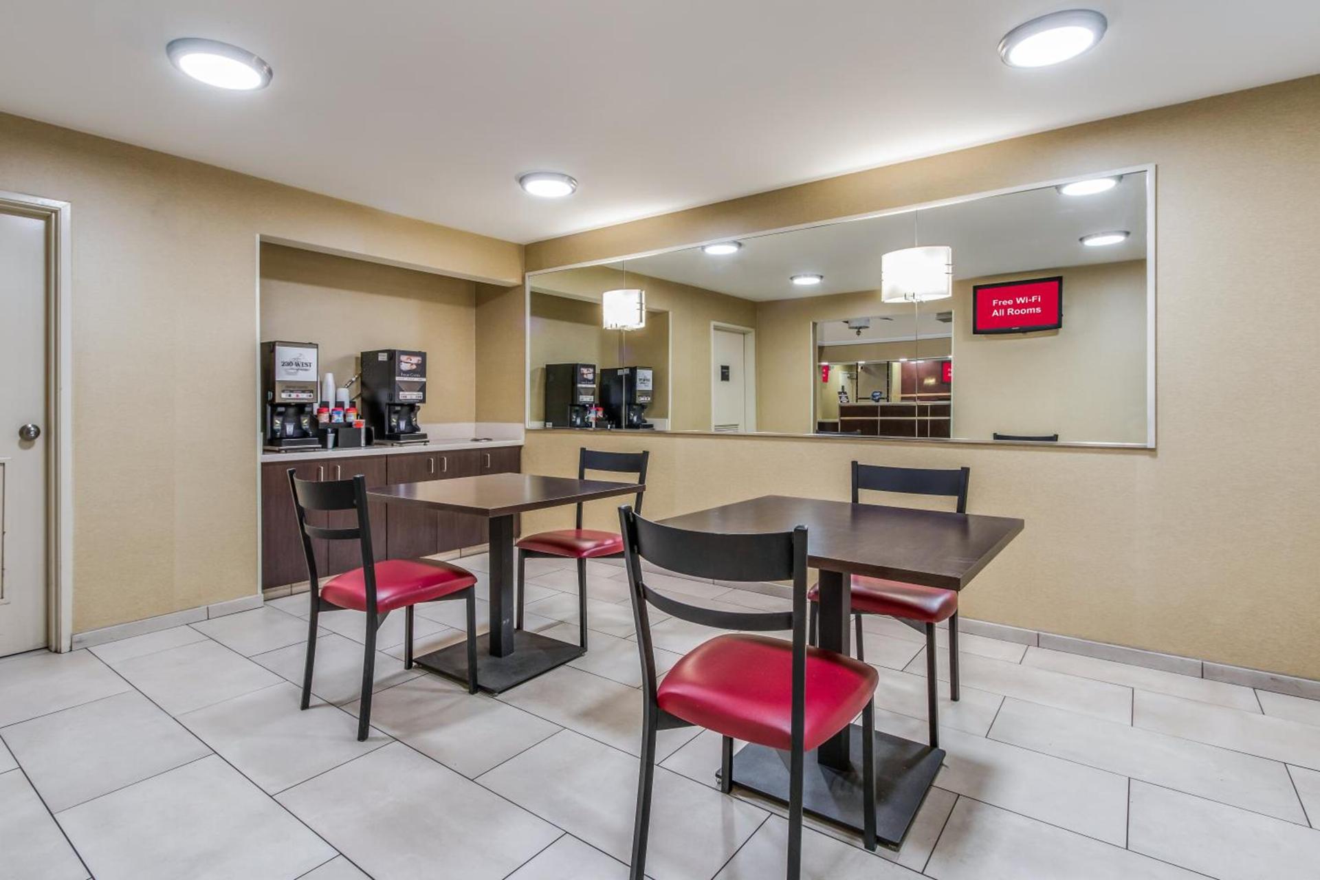 Red Roof Inn Phoenix North - I-17 at Bell Rd photo 17