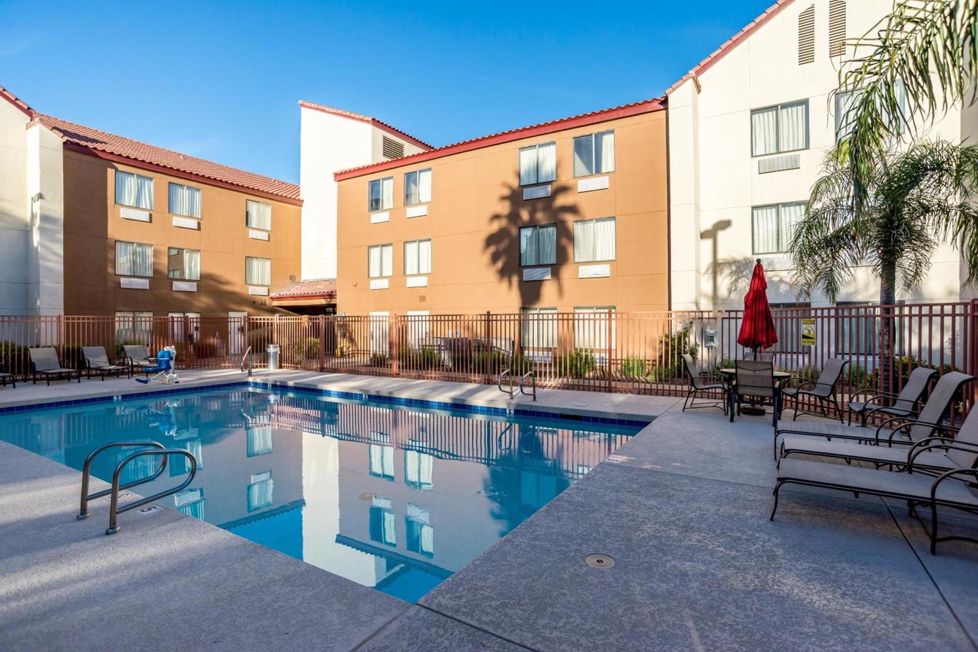 Red Roof Inn Phoenix North - I-17 at Bell Rd photo 12