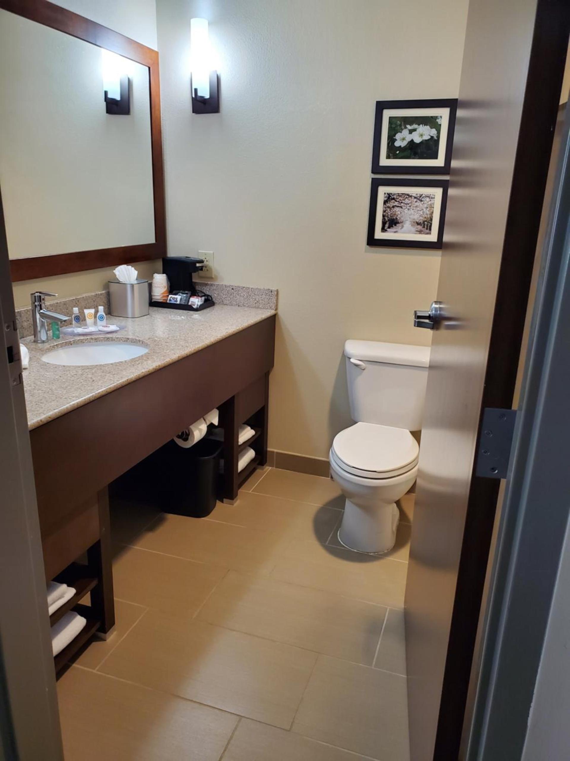Comfort Suites Little Rock West photo 55