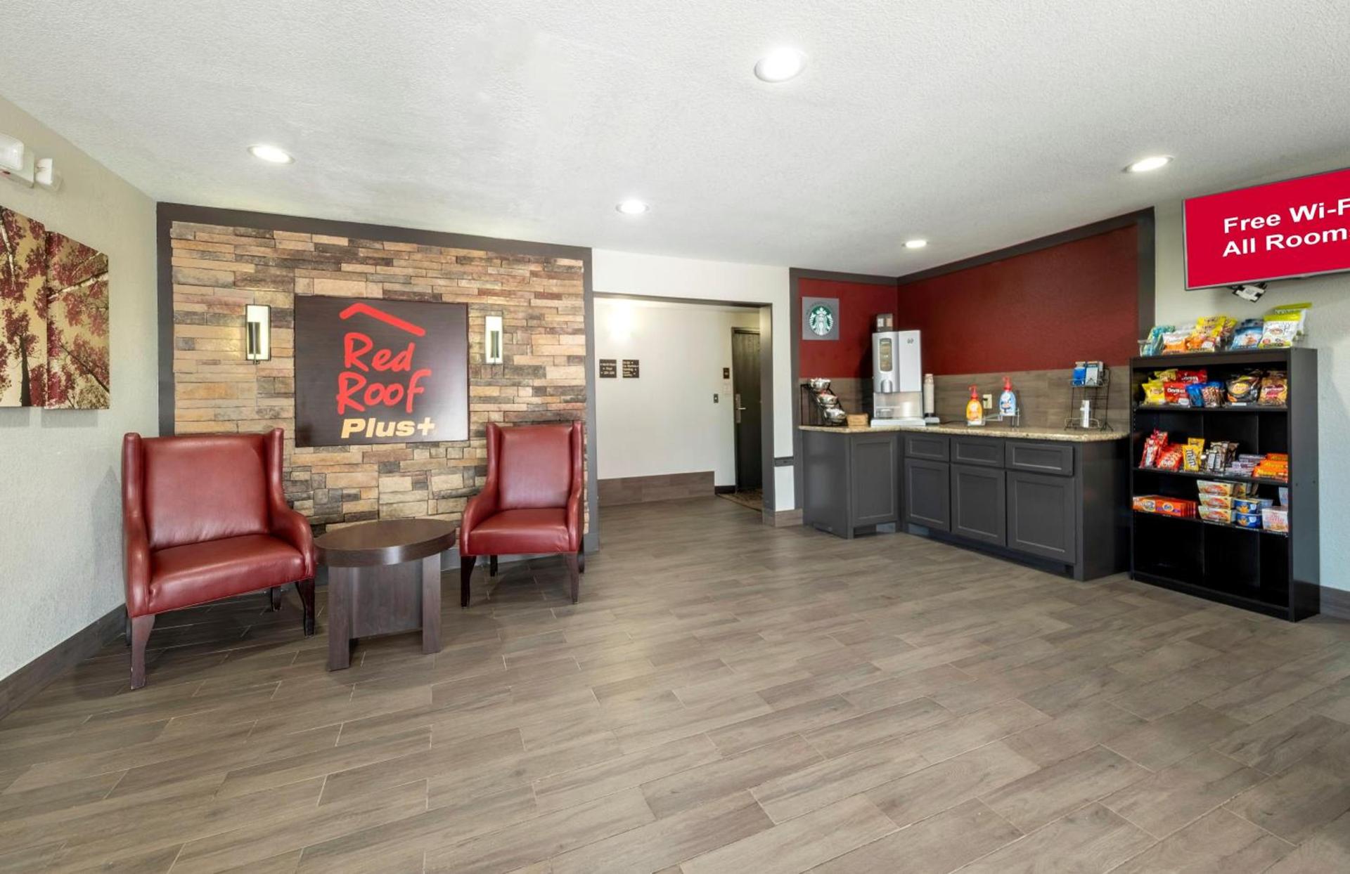 Red Roof Inn PLUS+ Huntsville photo 8