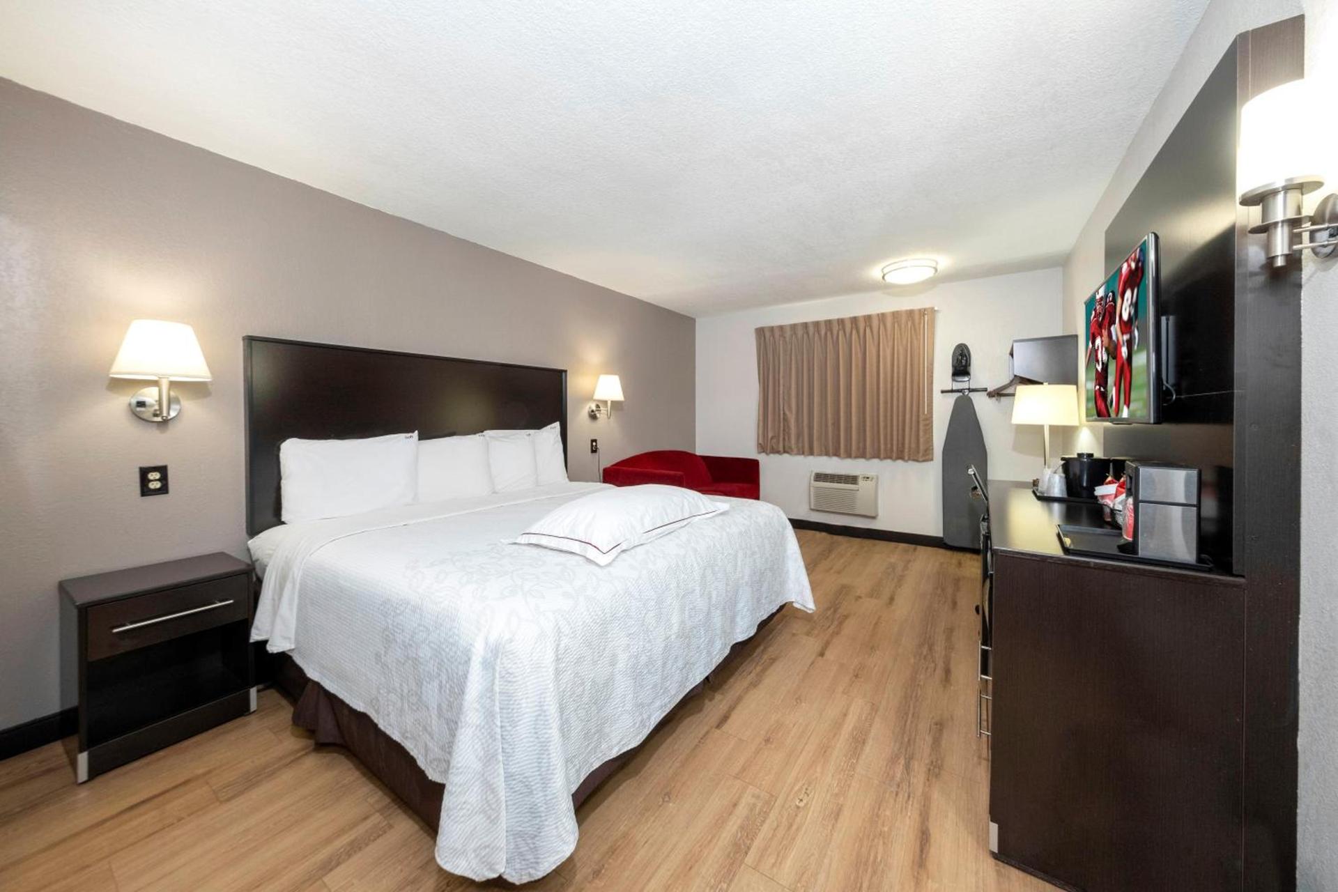 Red Roof Inn PLUS+ Huntsville photo 19