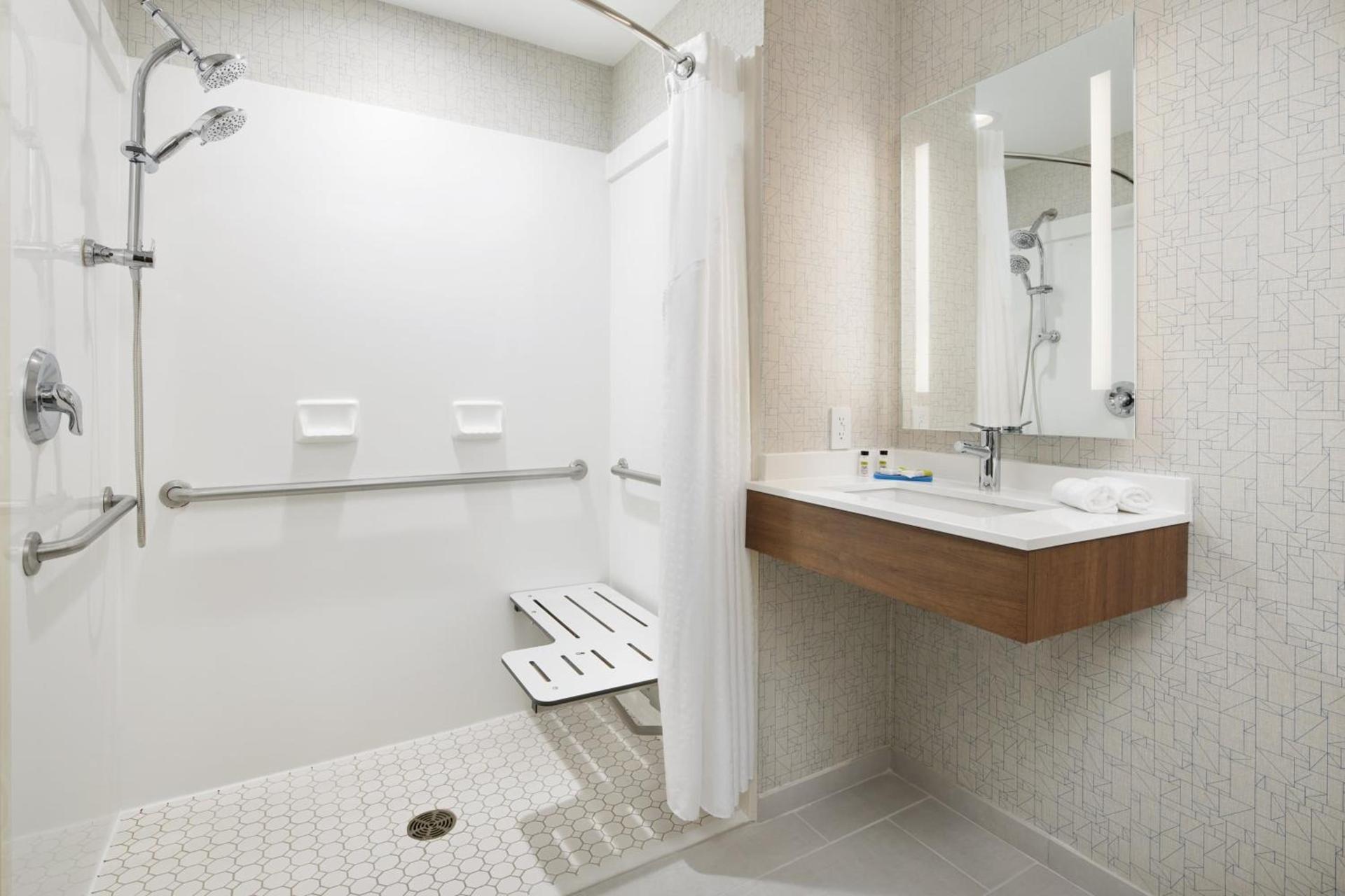 Holiday Inn Express Hotel & Suites Salem by IHG photo 22