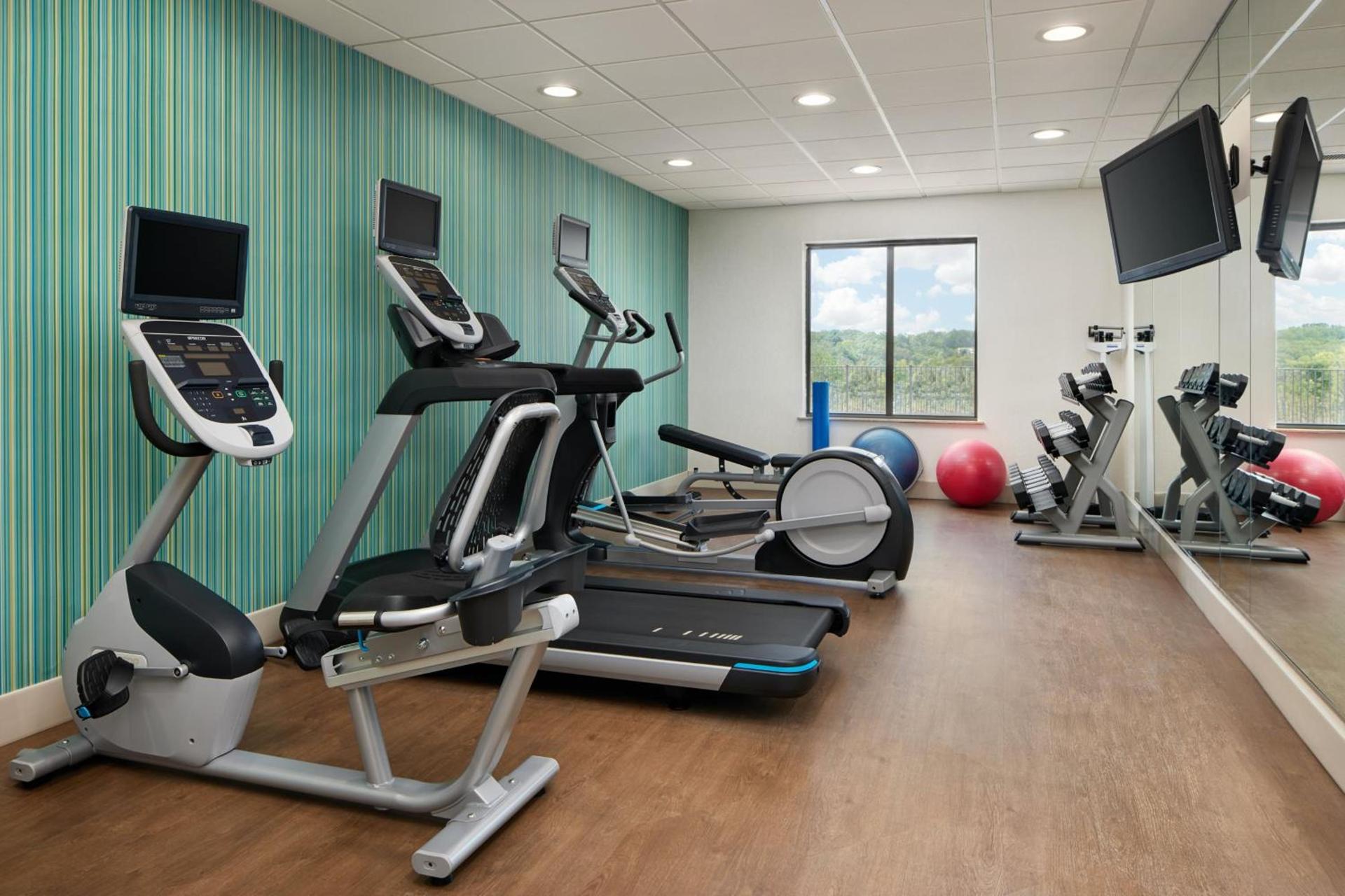 Holiday Inn Express Hotel & Suites Salem by IHG photo 13