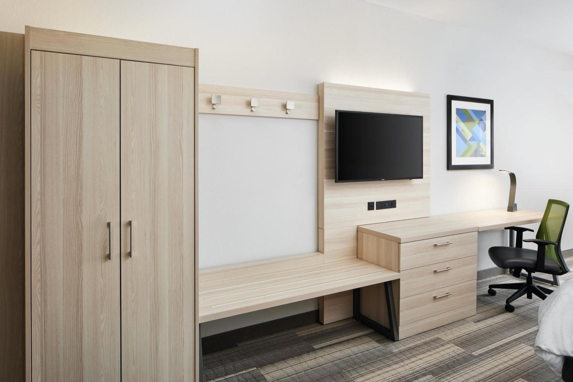 Holiday Inn Express Hotel & Suites Salem by IHG photo 21
