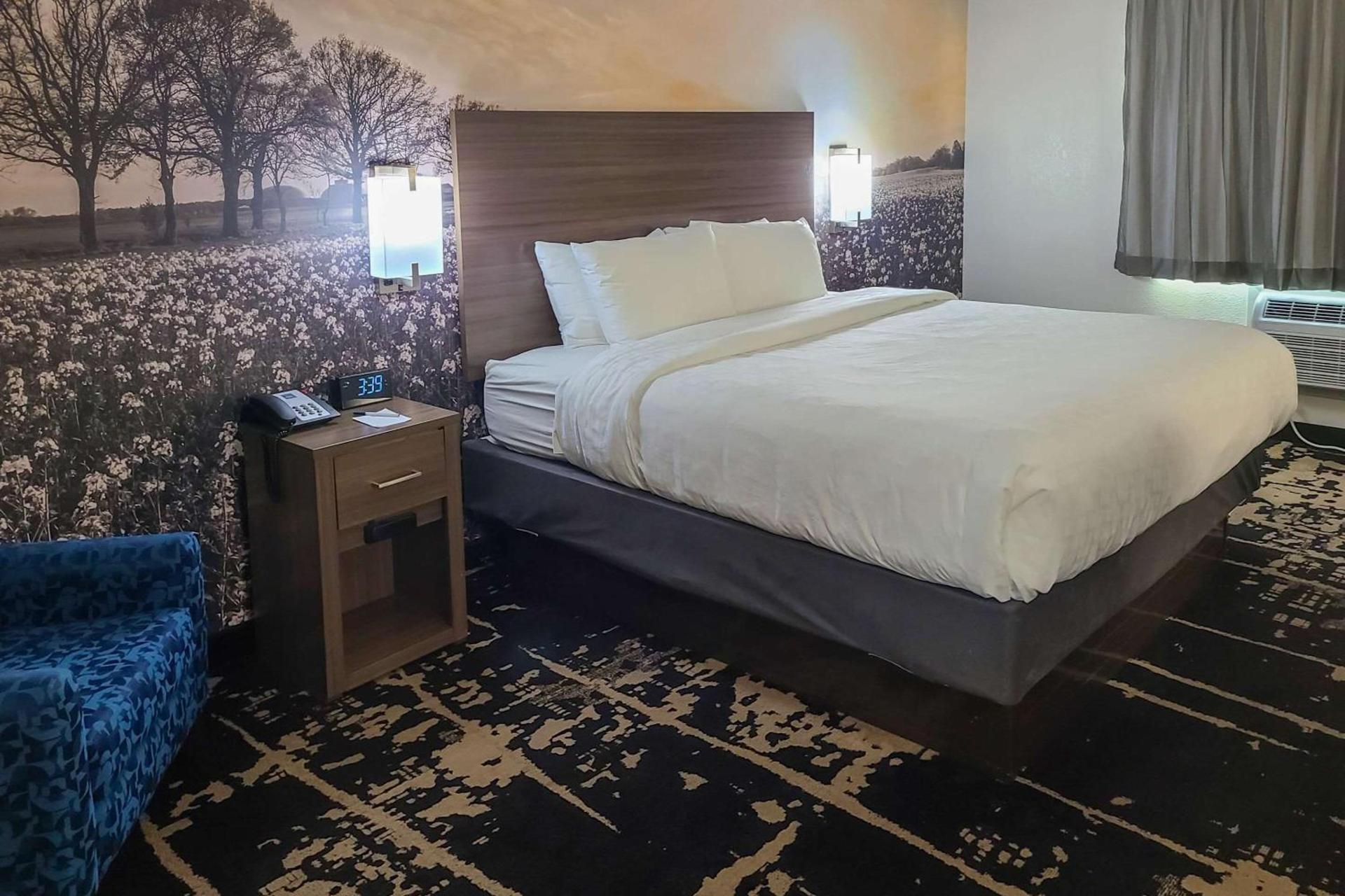 Clarion Pointe Bettendorf - Quad Cities photo 14
