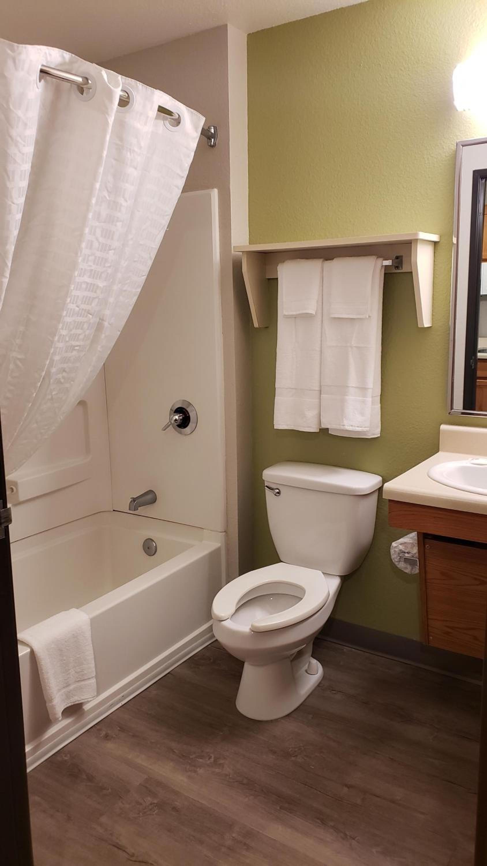 WoodSpring Suites Kansas City Mission photo 2