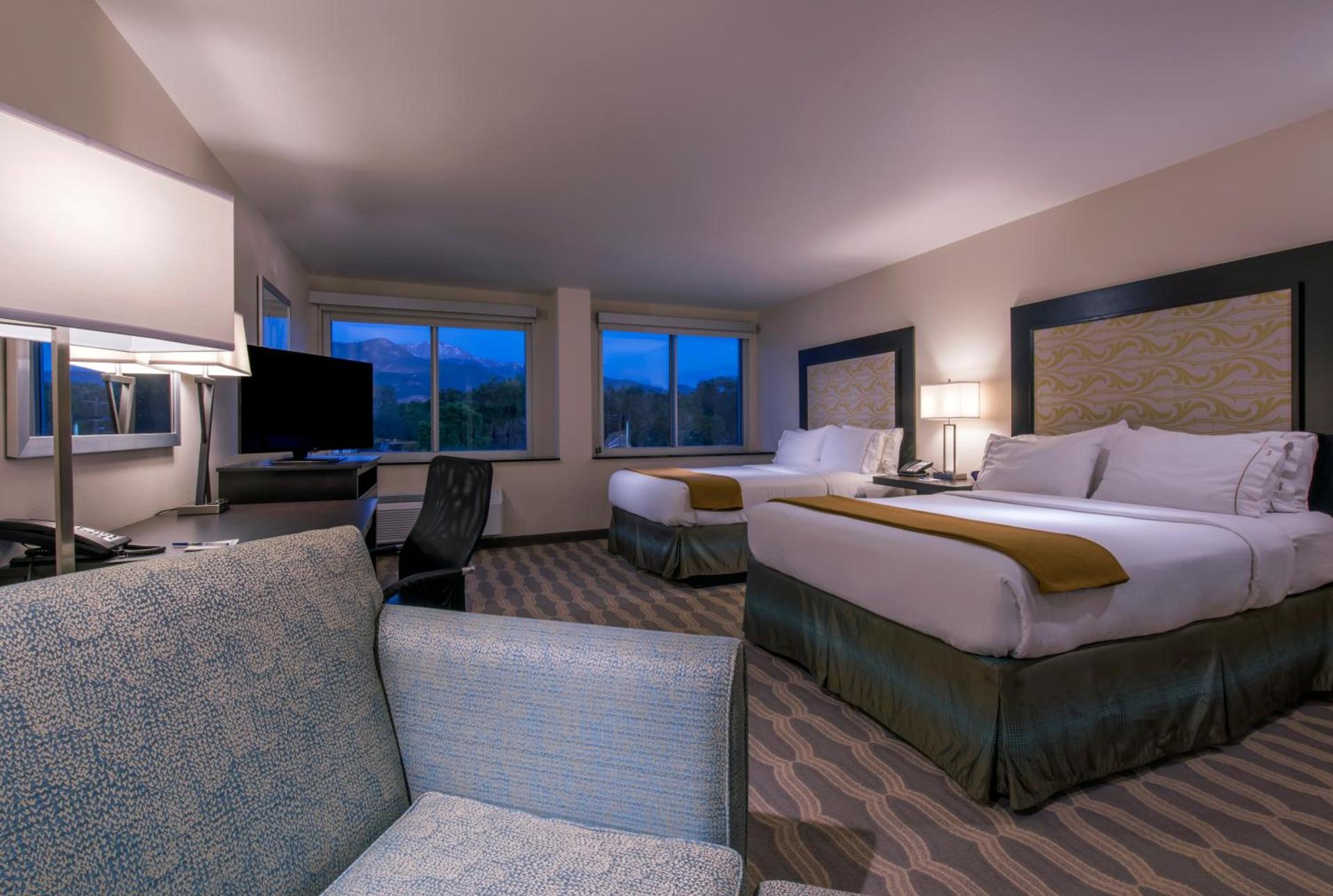 Holiday Inn Express & Suites Colorado Springs Central by IHG photo 10