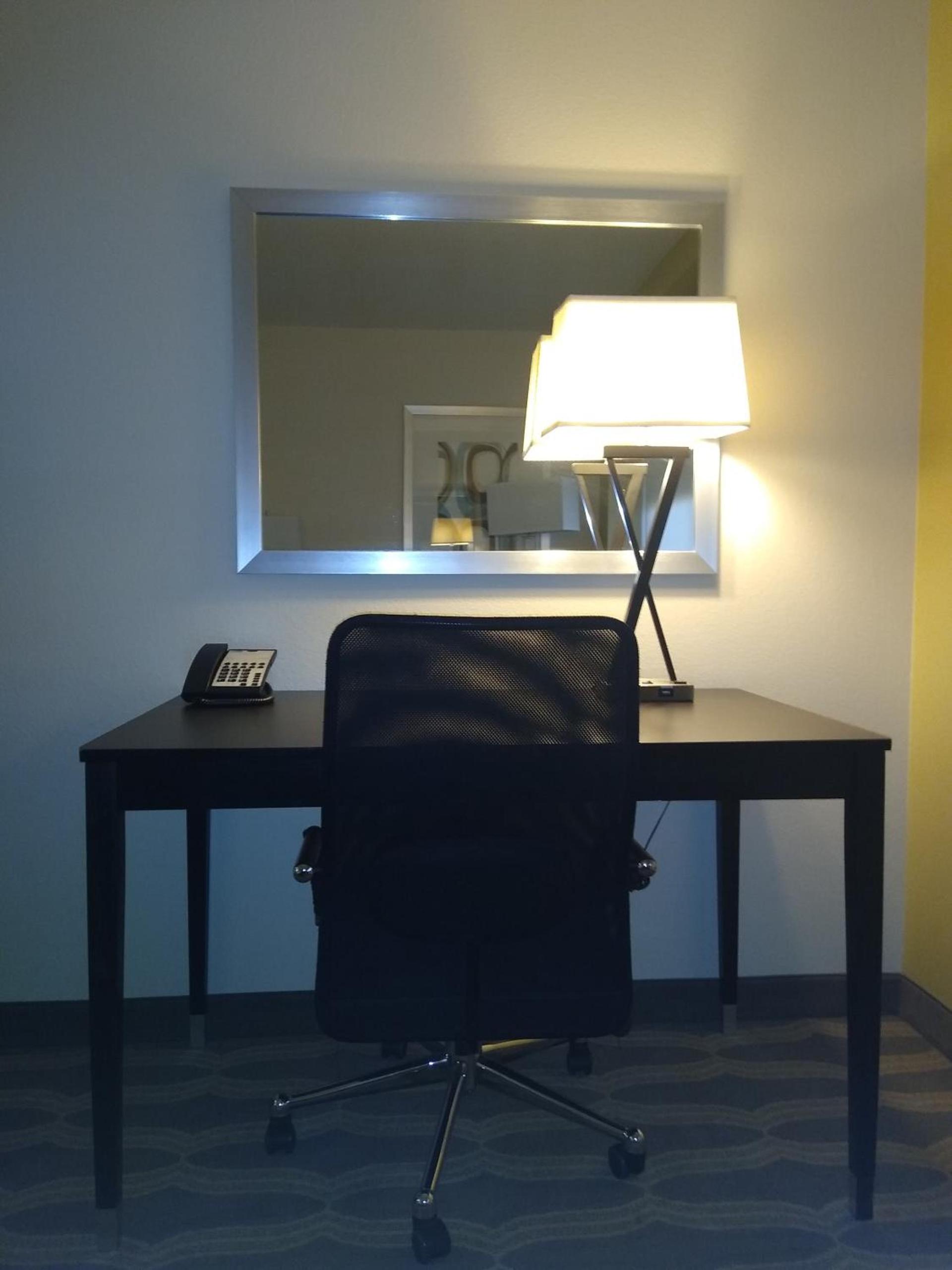 Holiday Inn Express & Suites Colorado Springs Central by IHG photo 12